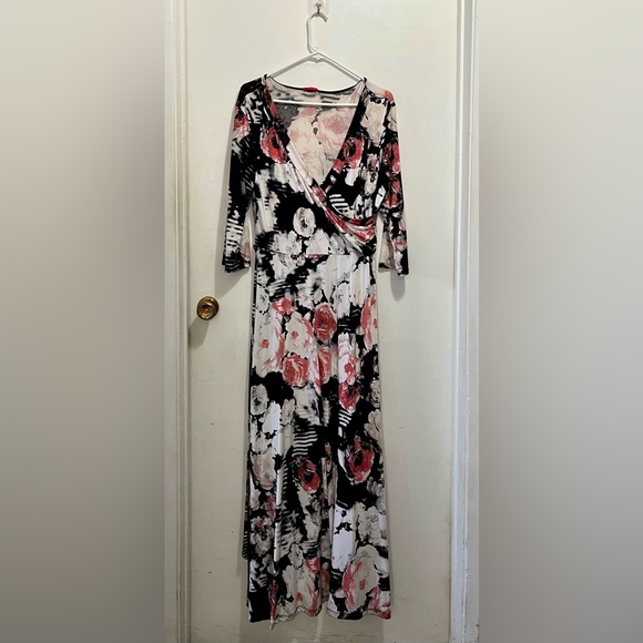 🌸HP🌸Faux wrap floral dress. 🌸 - Picture 7 of 9